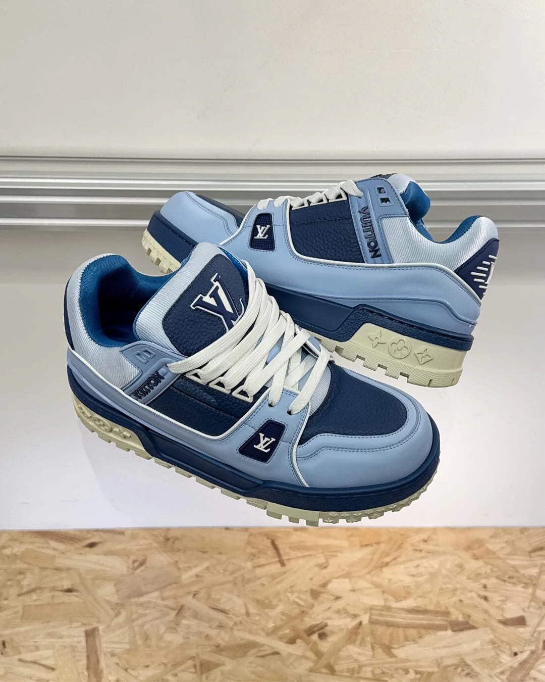 LV SNEAKER
