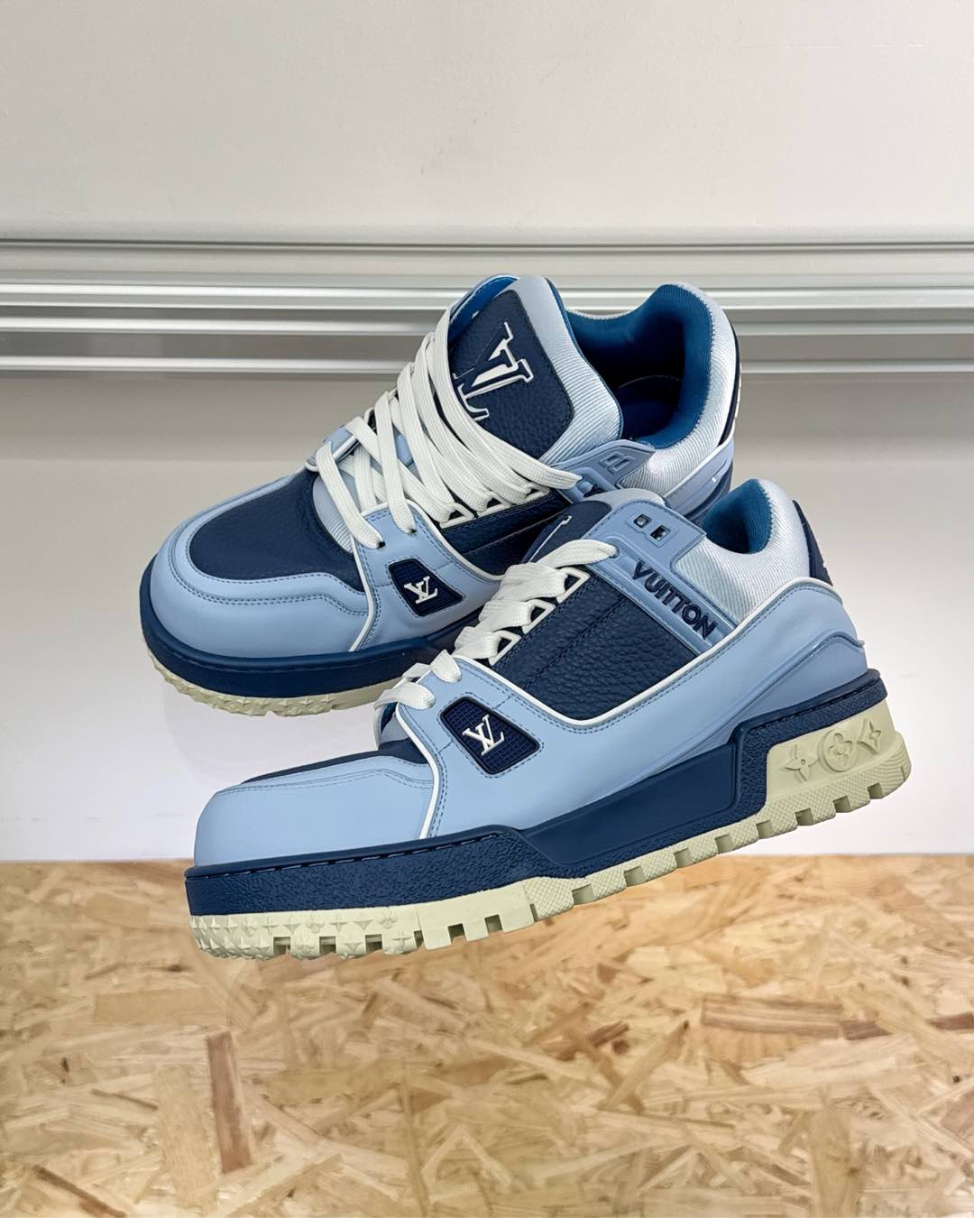 LV SNEAKER