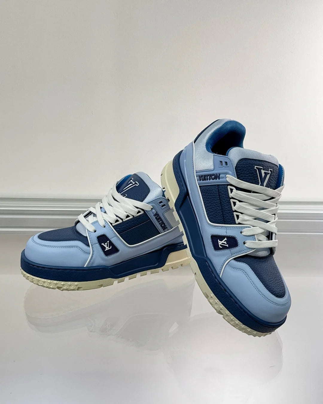 LV SNEAKER