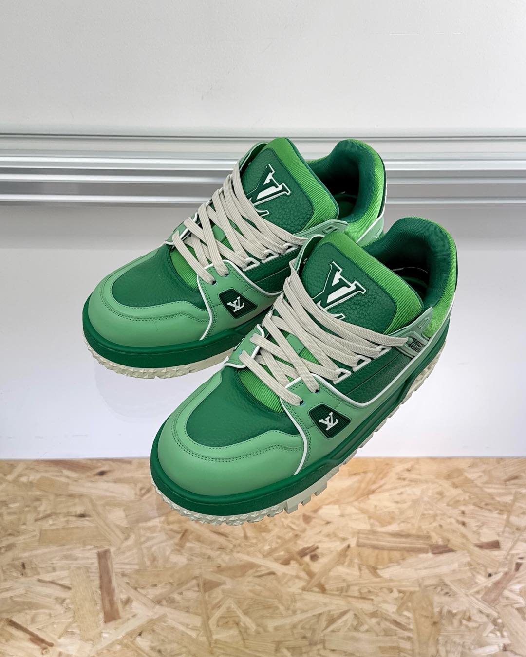 LV SNEAKER