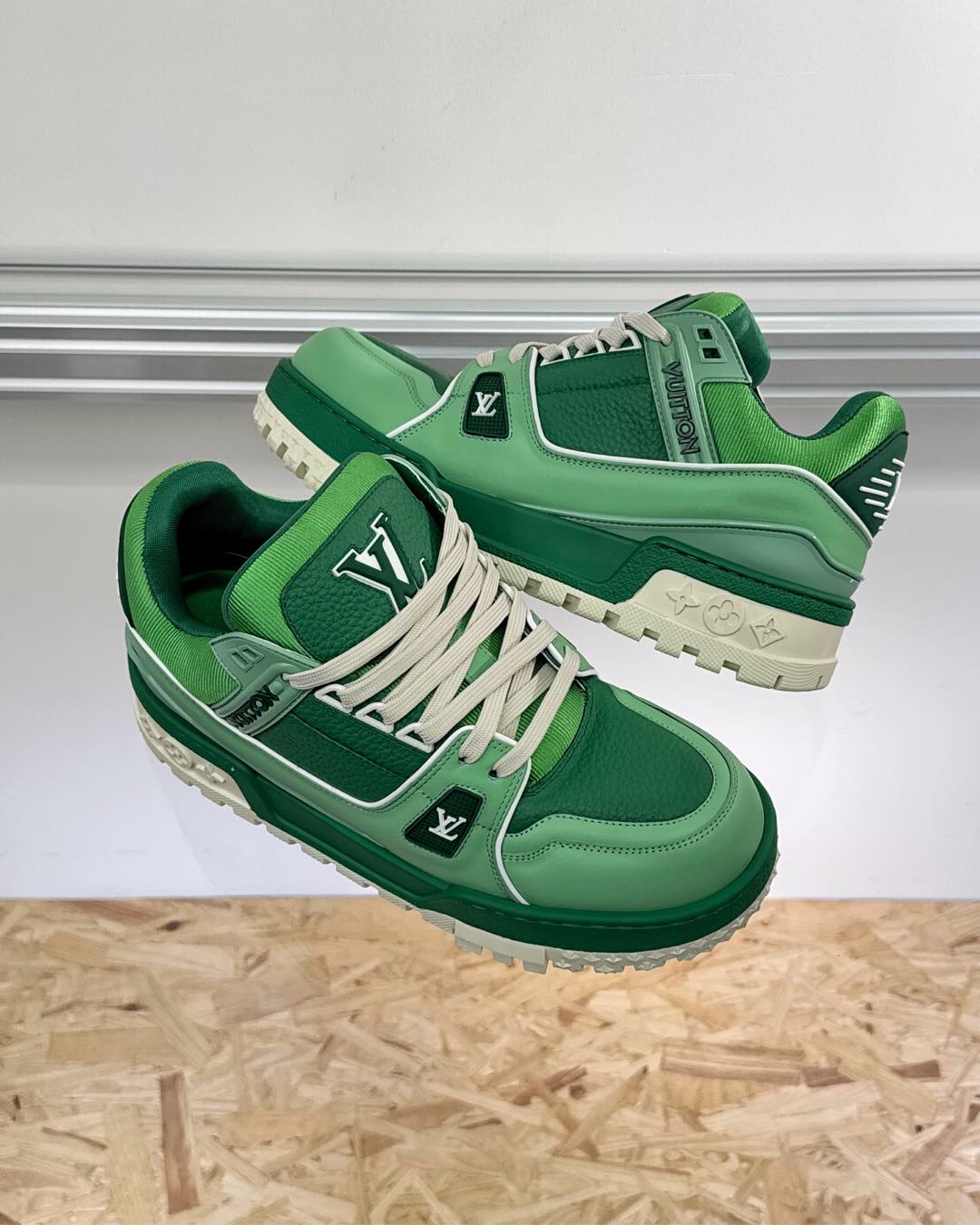 LV SNEAKER