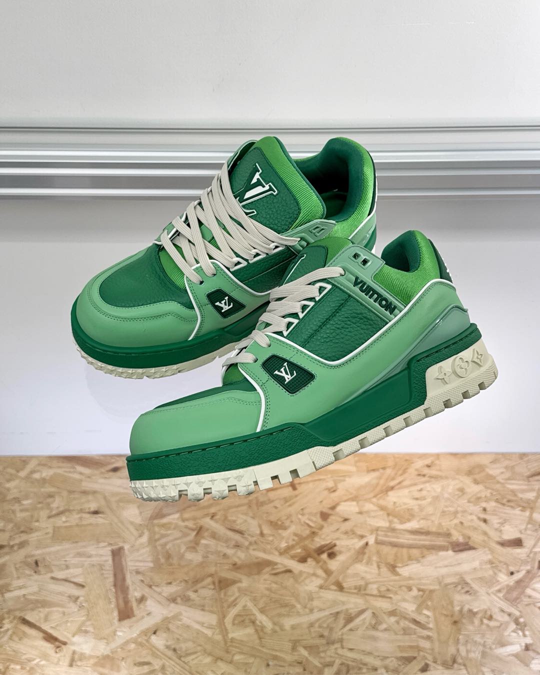 LV SNEAKER