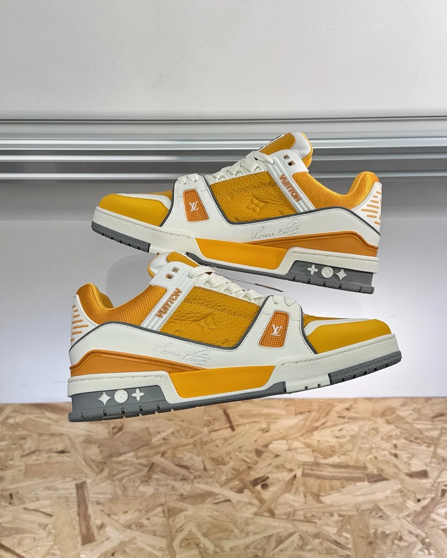 LV SNEAKER