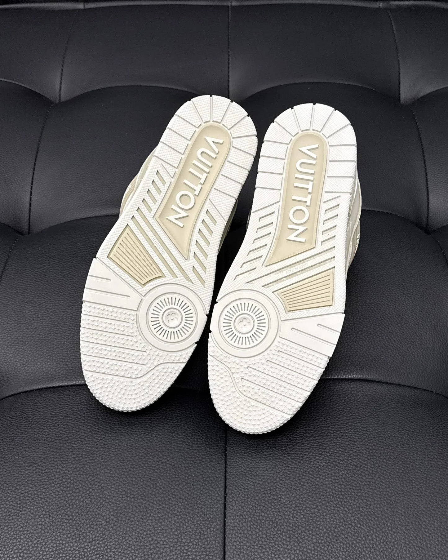 LV SNEAKER