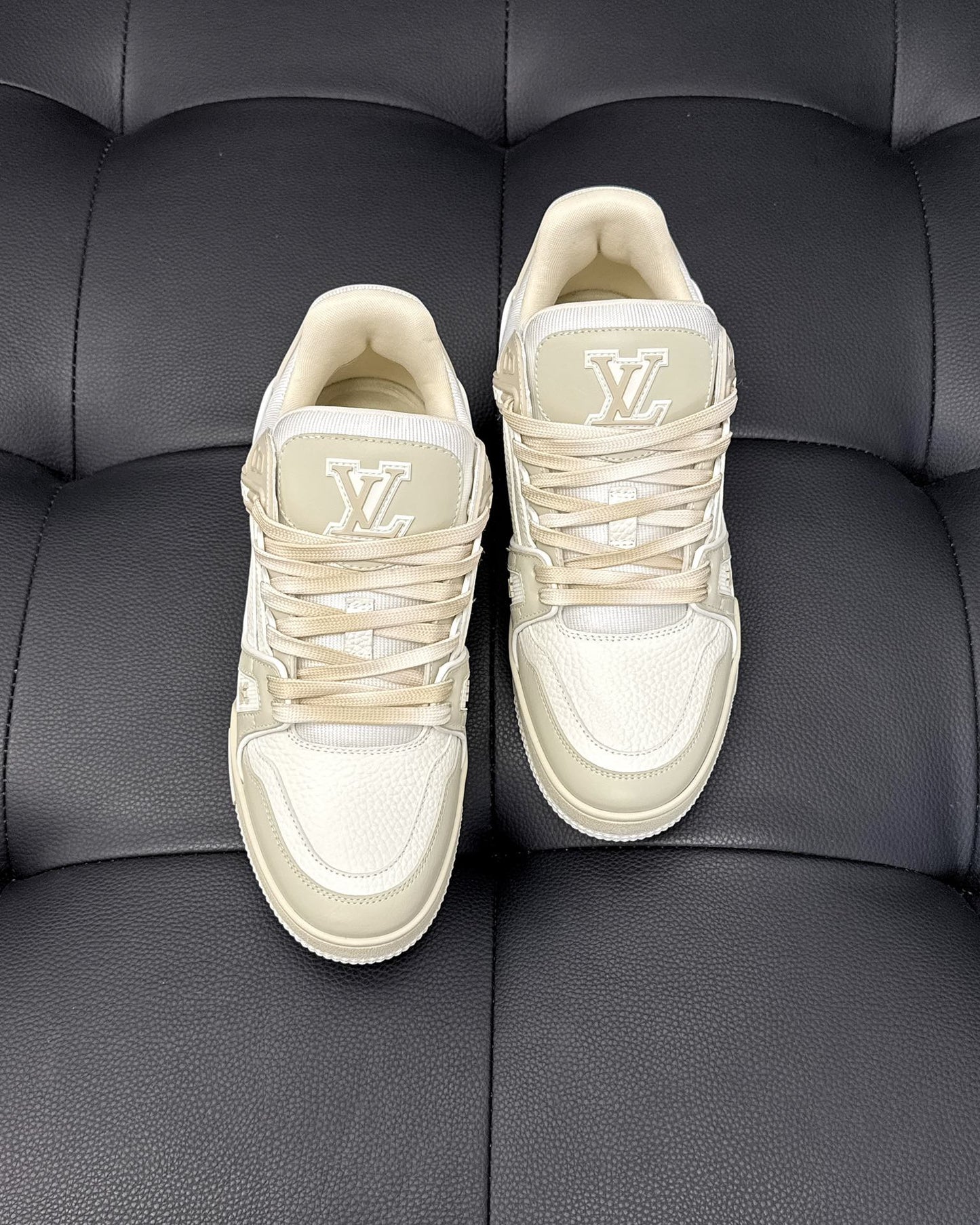 LV SNEAKER