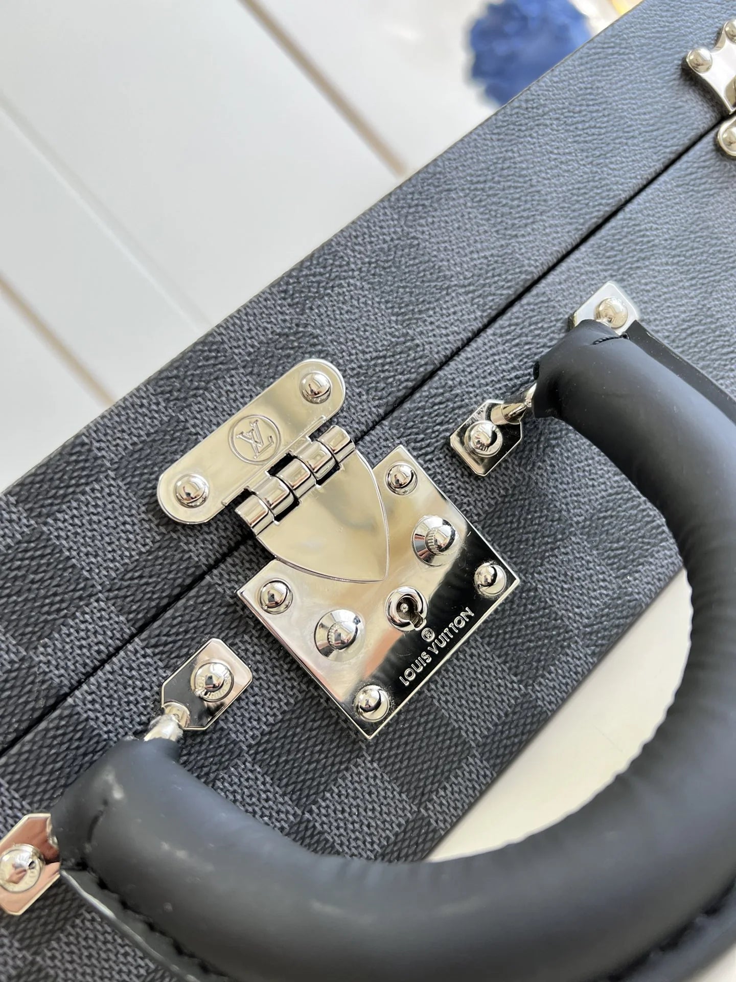 LV WATCHES BOX