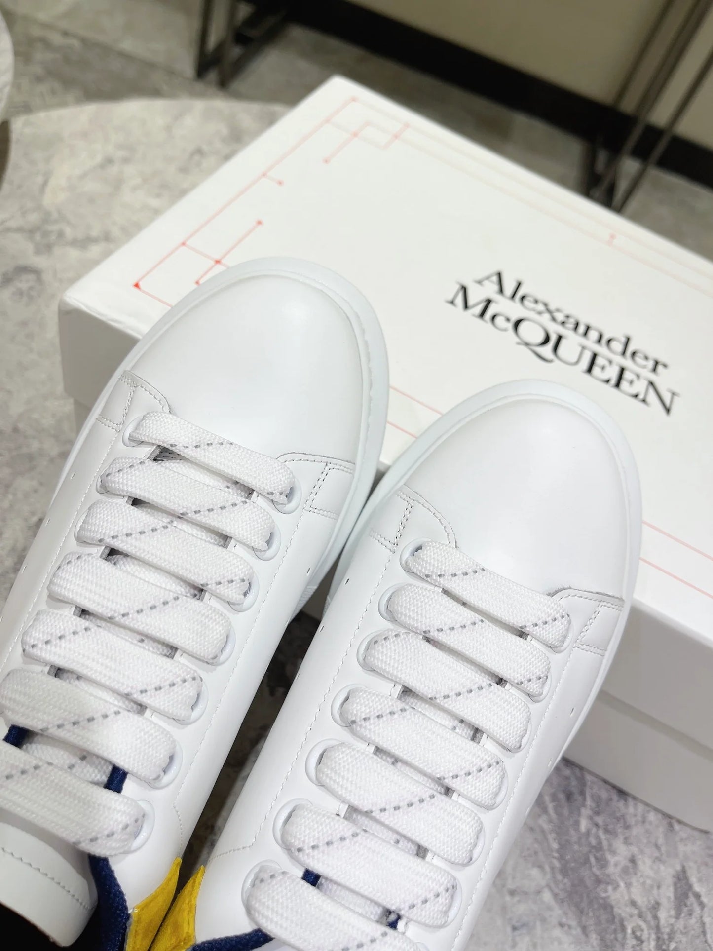 McQUEEN SNEAKER
