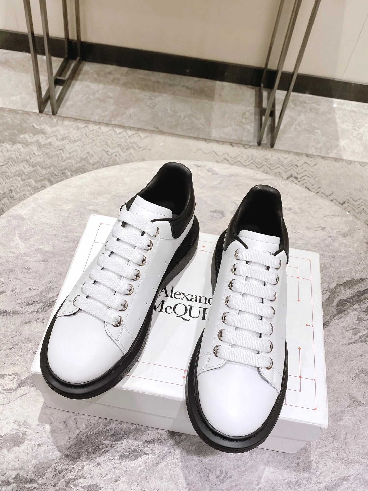 McQUEEN SNEAKER