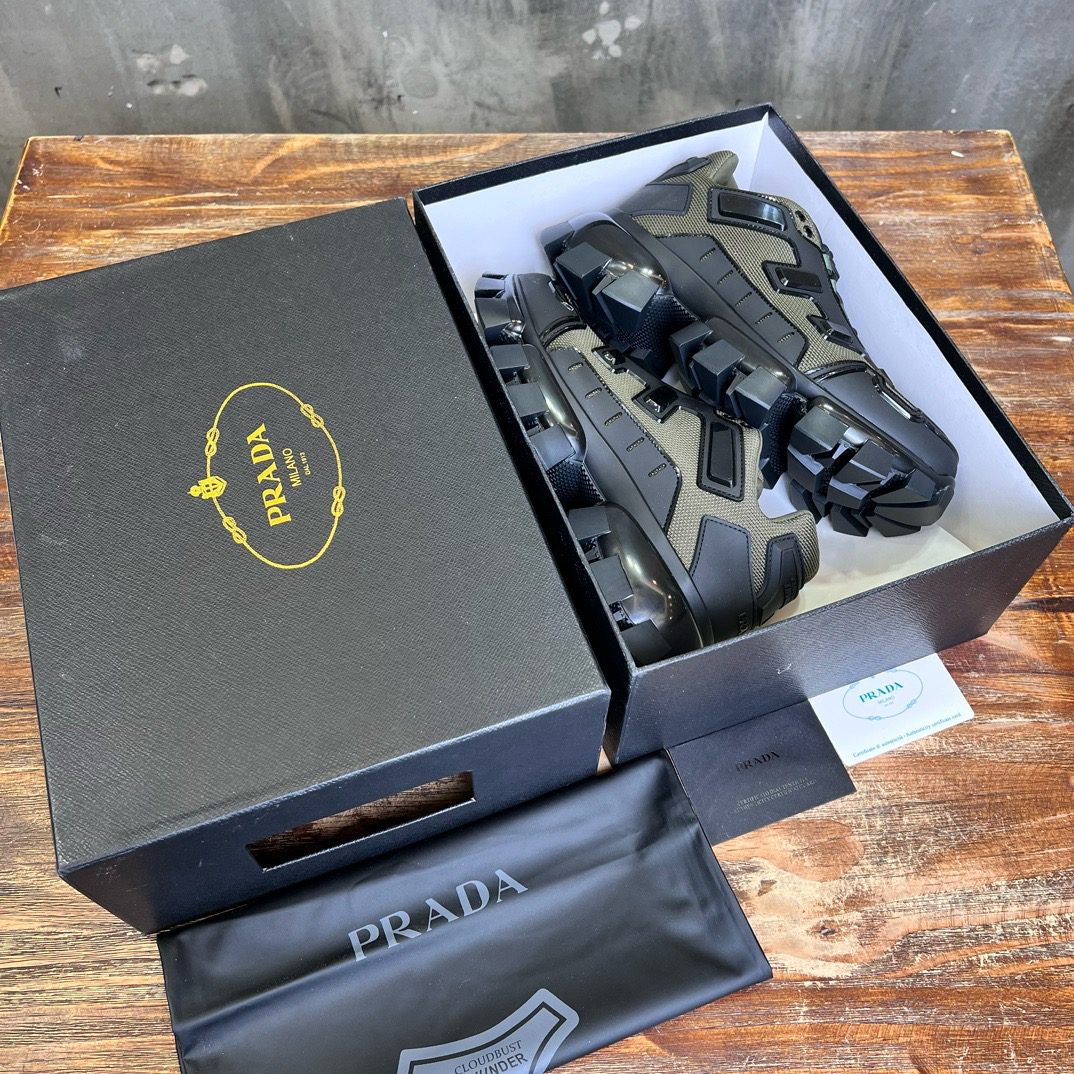 PRADA SNEAKER