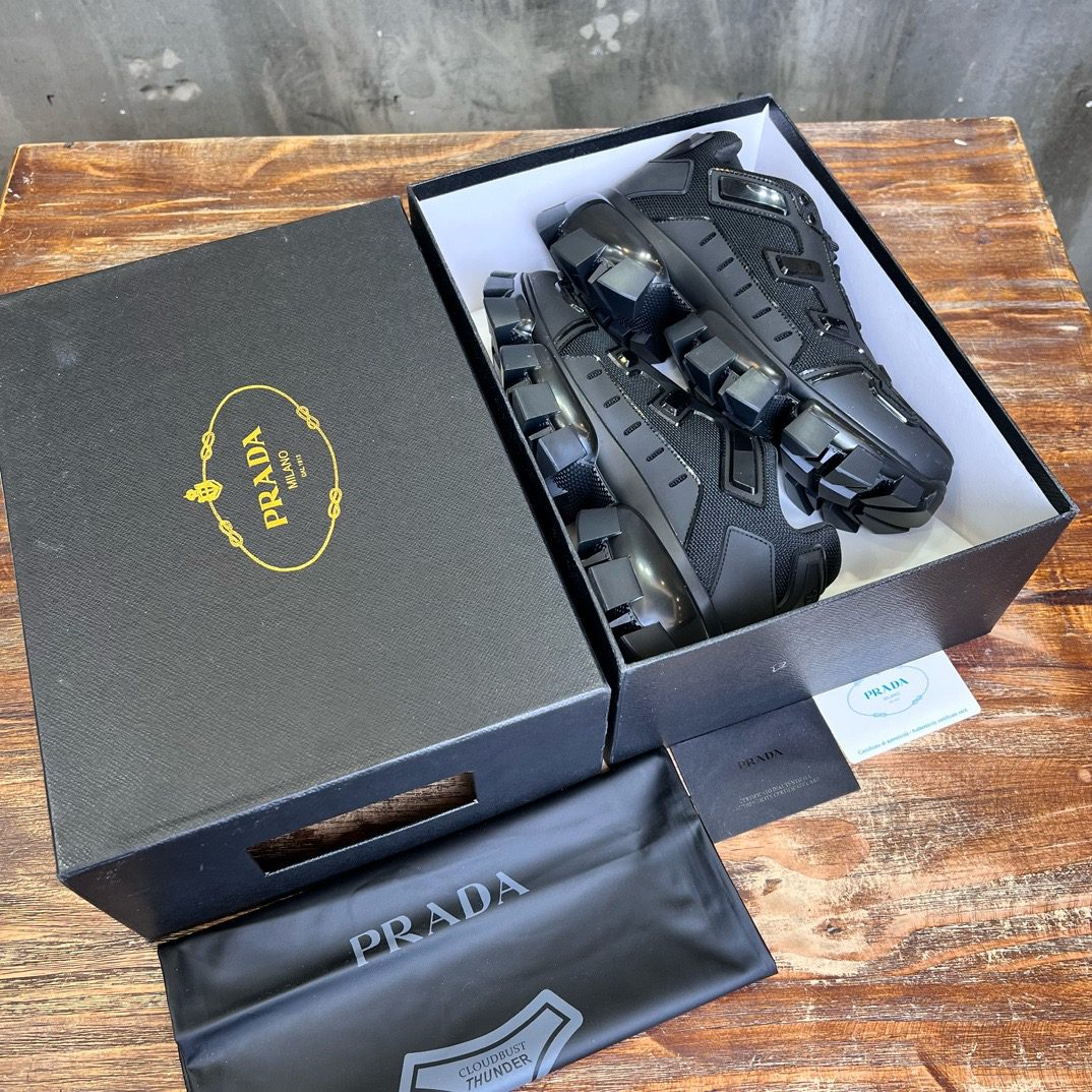 PRADA SNEAKER