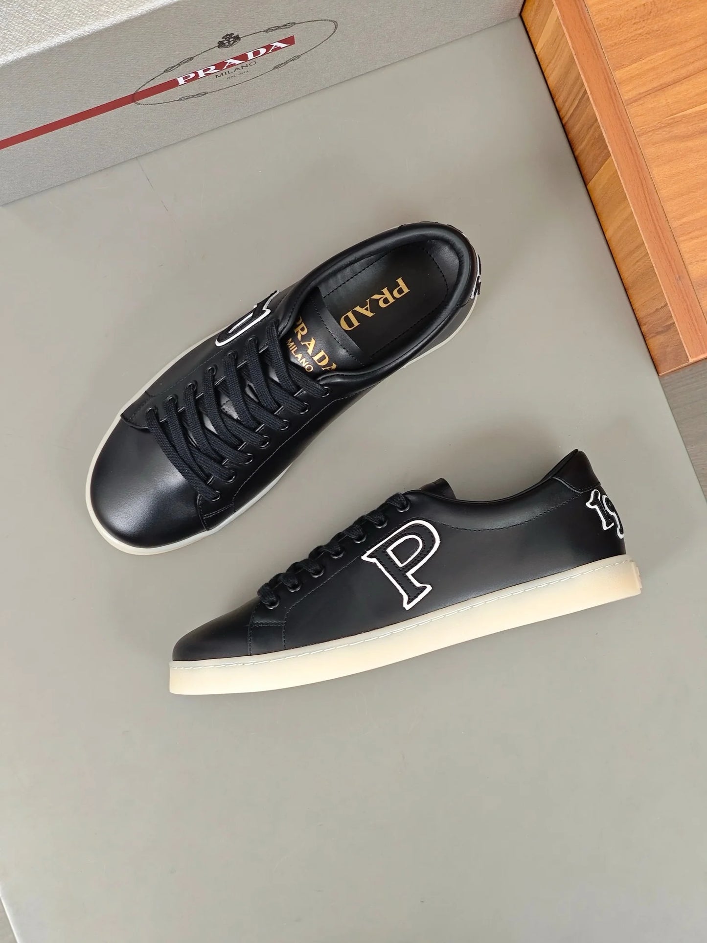 PRADA SNEAKER