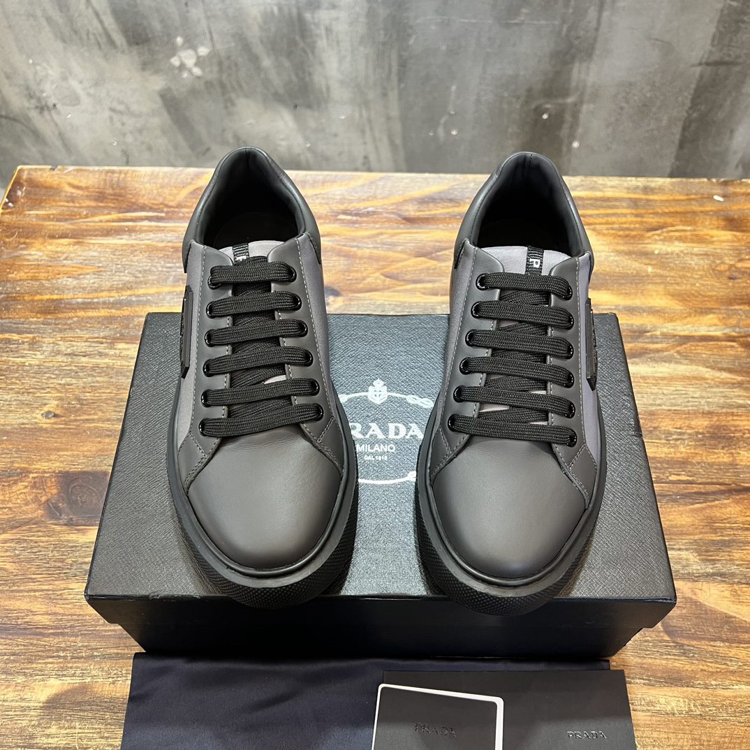 PRADA SNEAKER