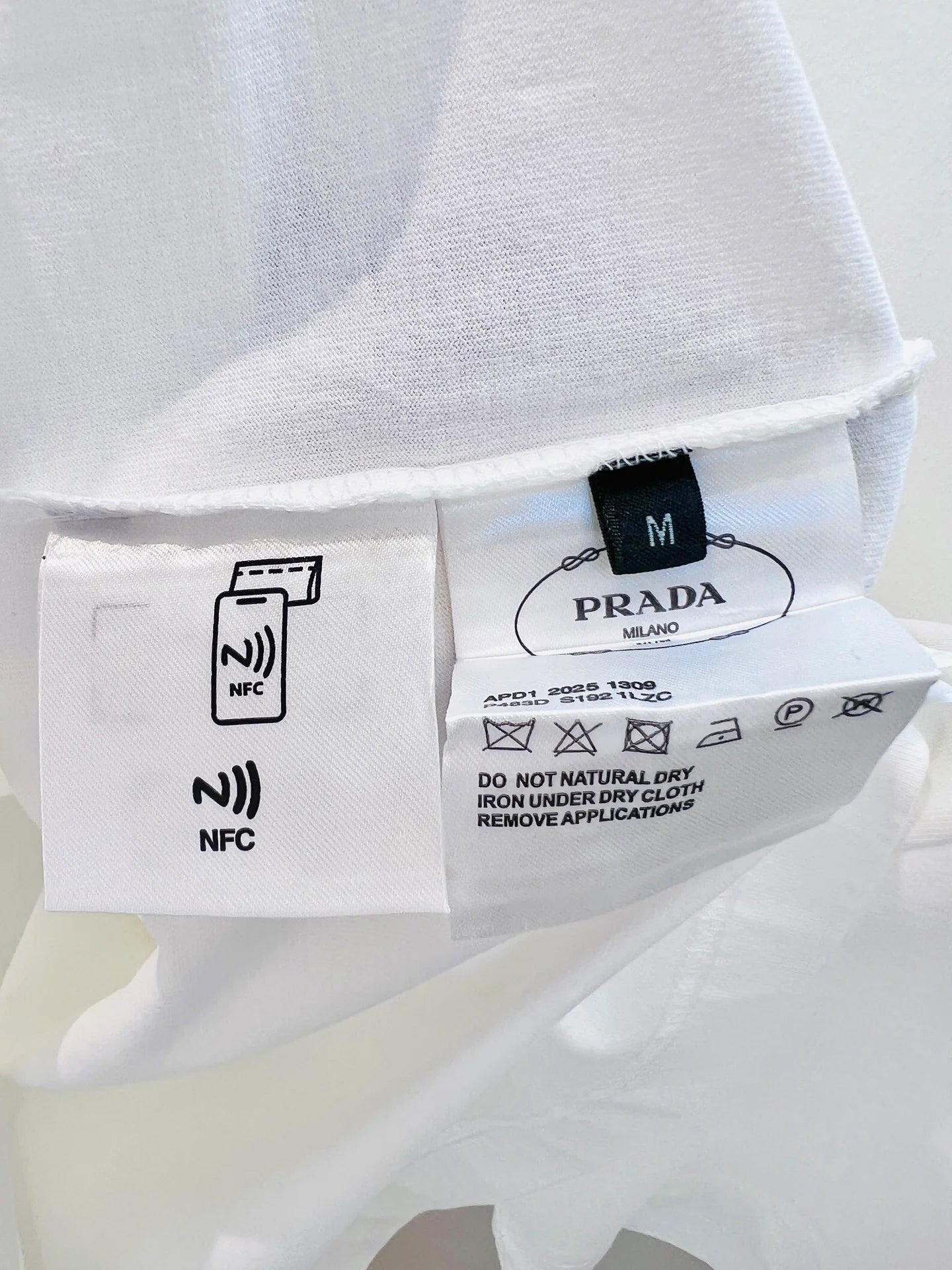 PRADA TSHIRT