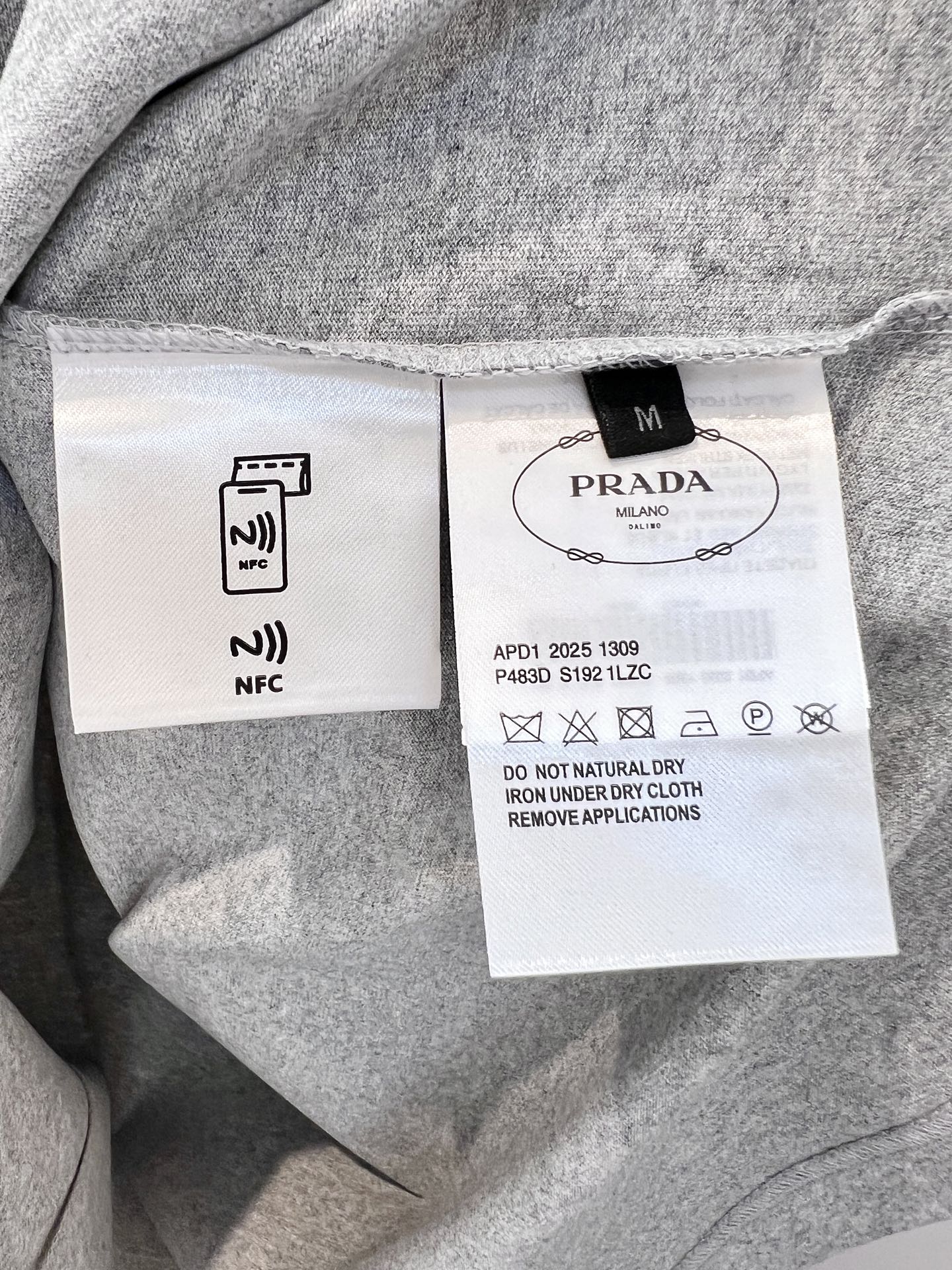 PRADA TSHIRT