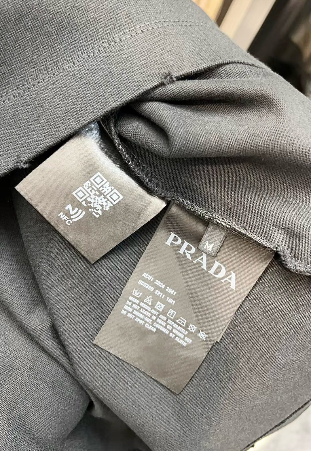 PRADA TSHIRT