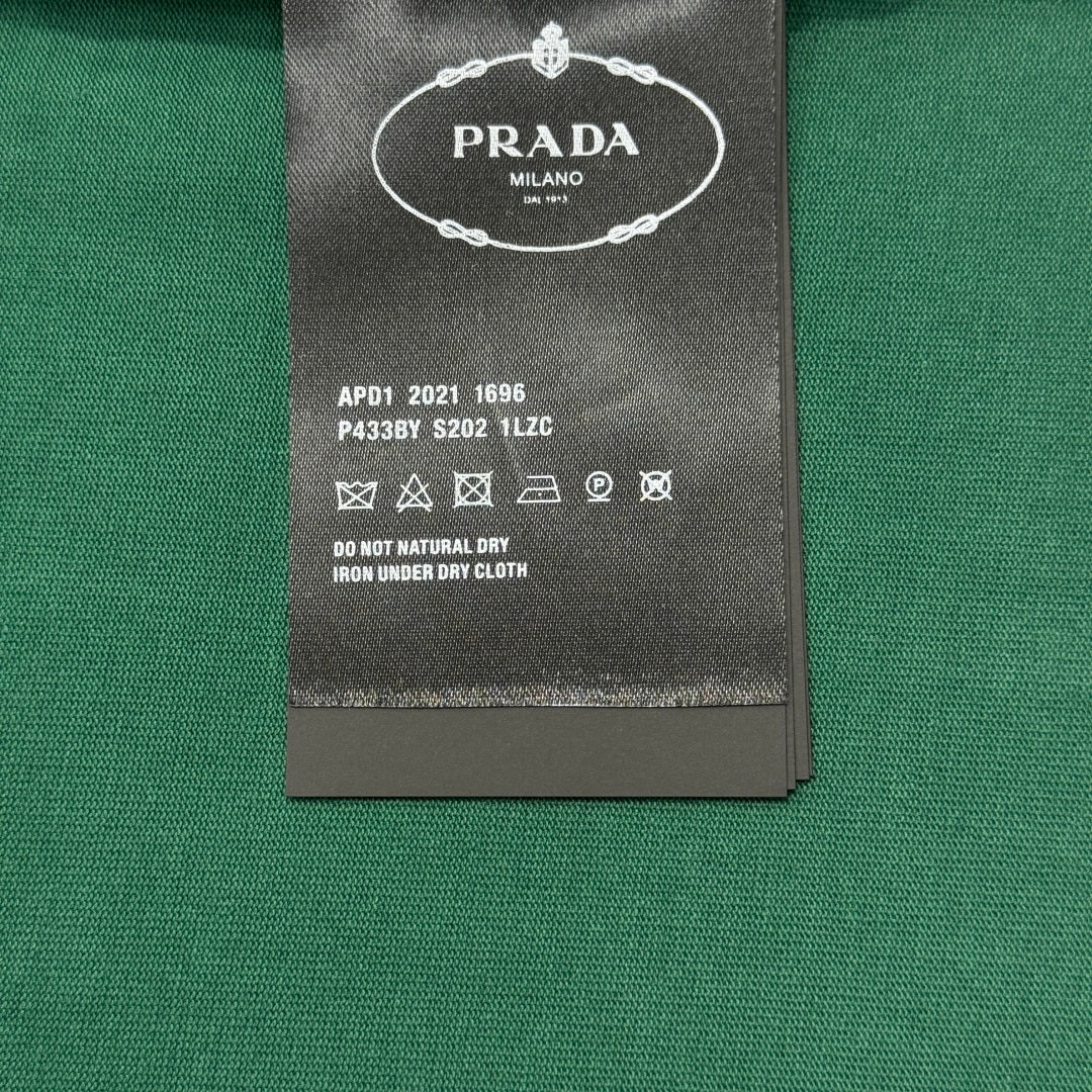 PRADA TSHIRT