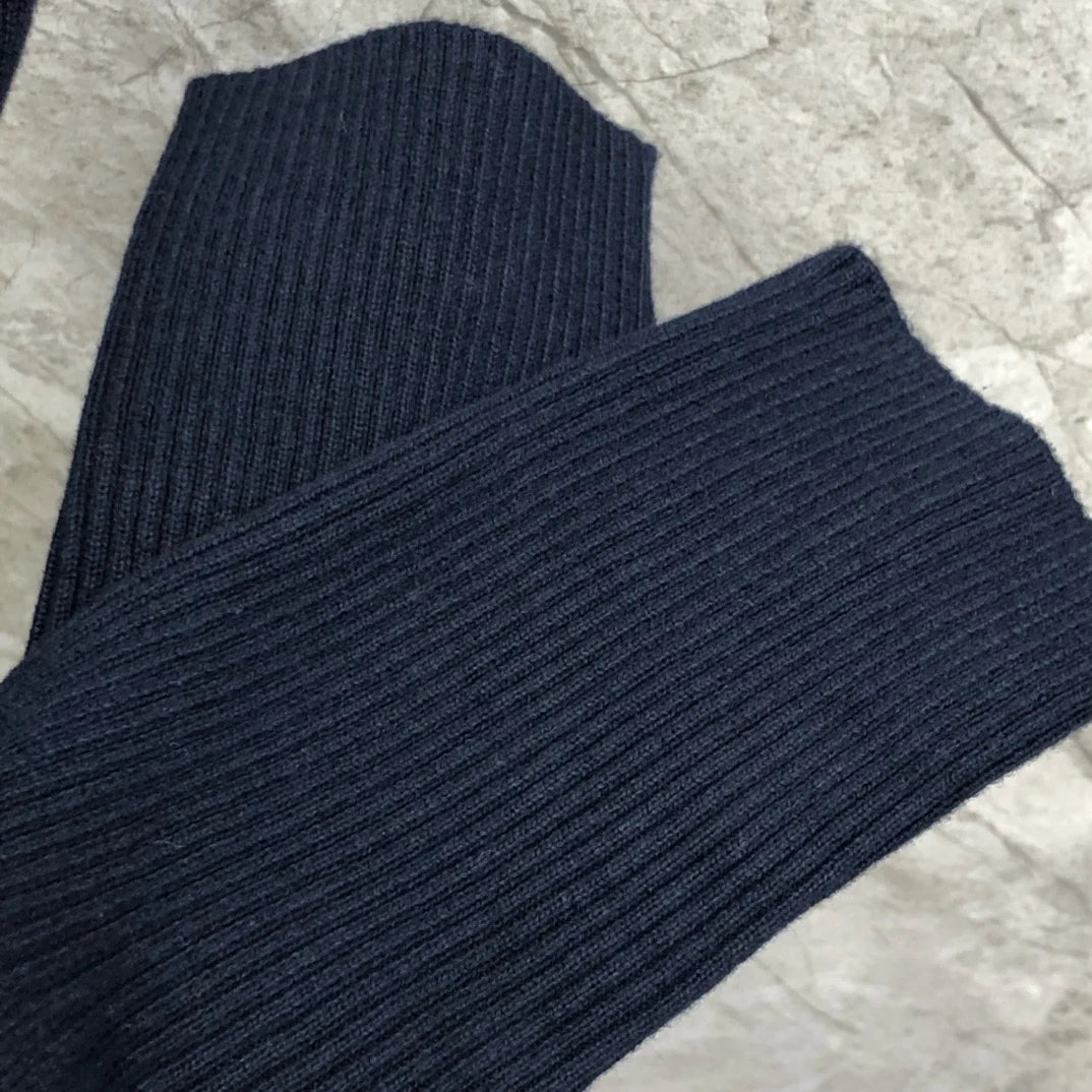 TB SWEATER