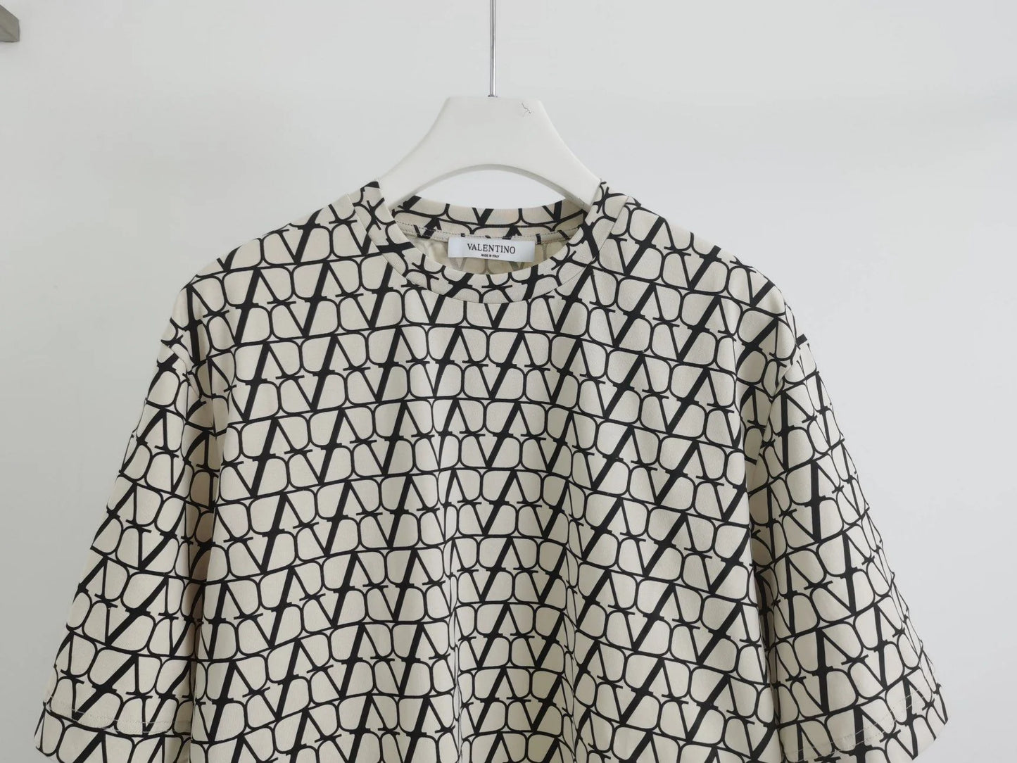VLTN TSHIRT